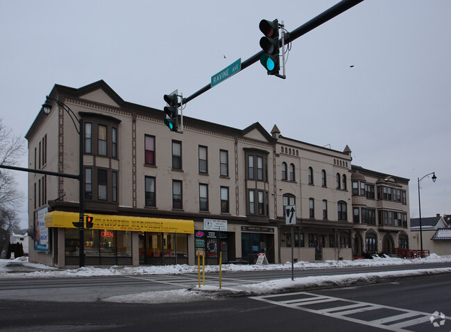 Building Photo - Lake Ravine Apartments