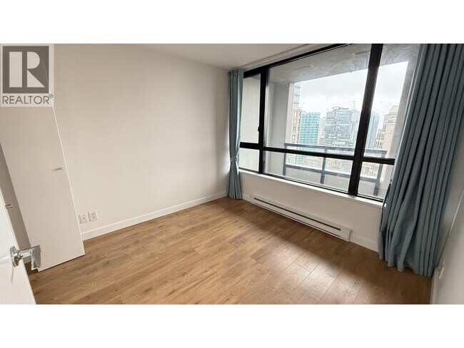 Photo du bâtiment - 909 Mainland St