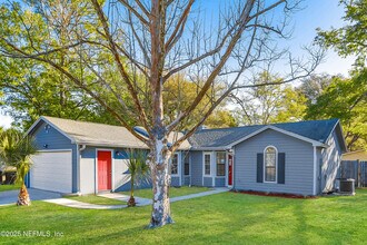 Building Photo - 7005 Huntington Woods Cir E