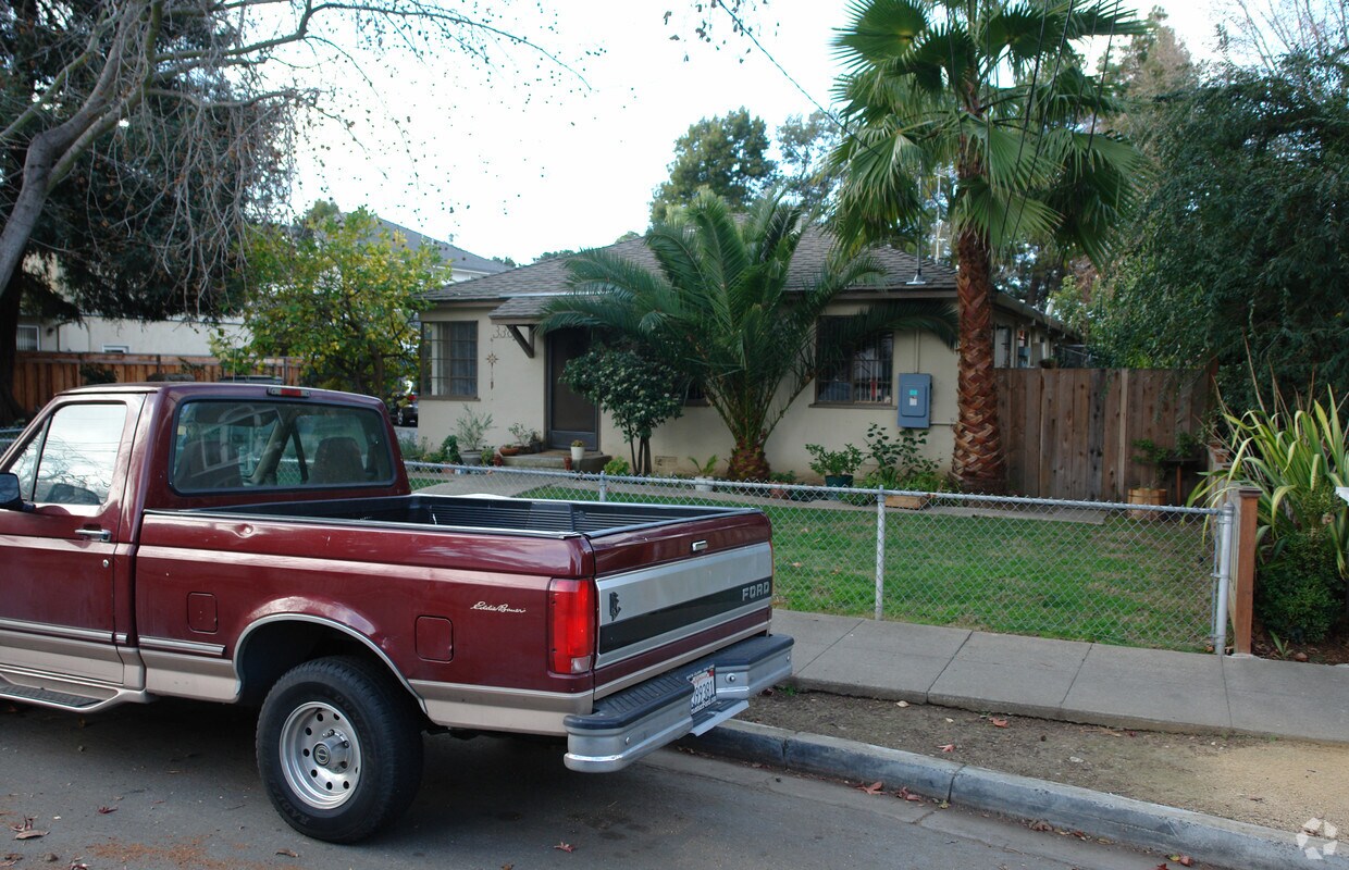 Primary Photo - 338 Mariposa Ave