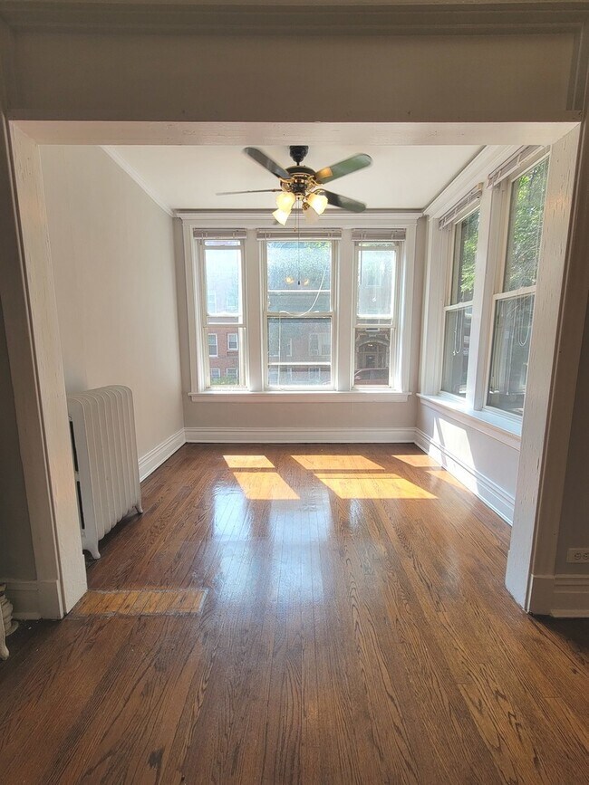 Building Photo - 6305 N Lakewood Ave