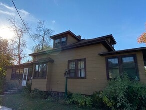 Building Photo - 136 E King St