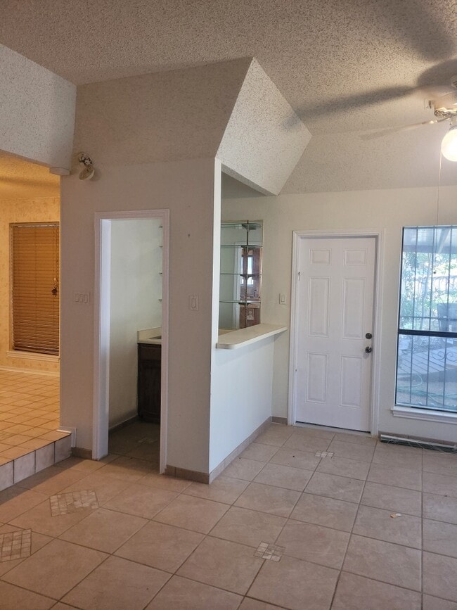 Building Photo - 17915 Summer Knoll Dr