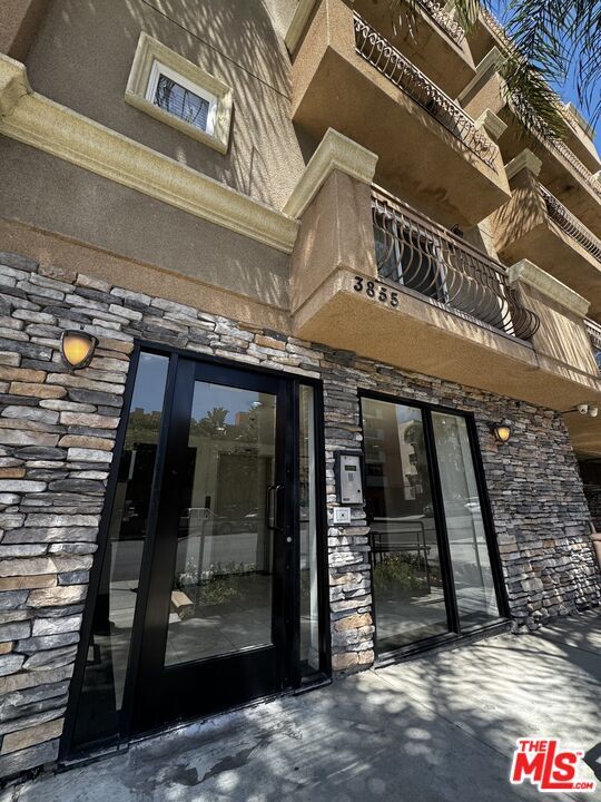 Building Photo - 3855 Ingraham St
