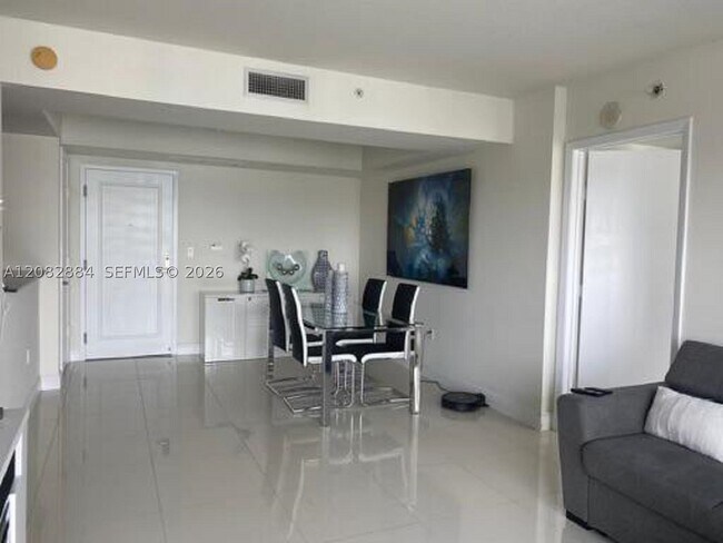 Foto del edificio - 1861 NW S River Dr