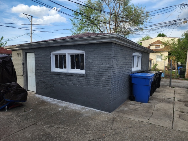 Building Photo - 7637 S Paulina St