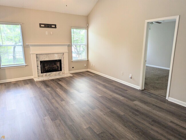 Foto del edificio - 6030 Kingston Ln