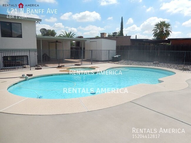 Foto del edificio - 4 Bedroom with Pool!!