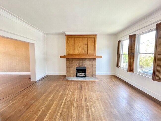Building Photo - 4BD/3 BA Traditional Cole Valley Home - Vi...