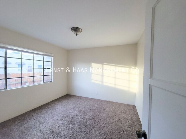 Foto del edificio - Lovely 1 Bedroom Apartment with Fresh Pain...