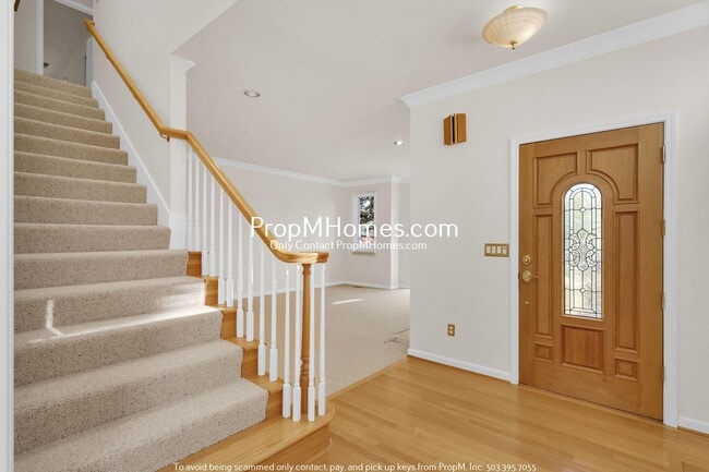 Building Photo - Classic Three Bedroom Escape in Northwest ...