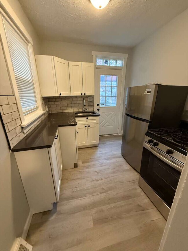 Building Photo - 1659 Methyl St