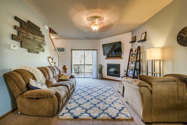 Foto del edificio - 3D Tour Available - Beautiful Miller Ranch Town-Home with Open Floor Plan! Available July 1st!