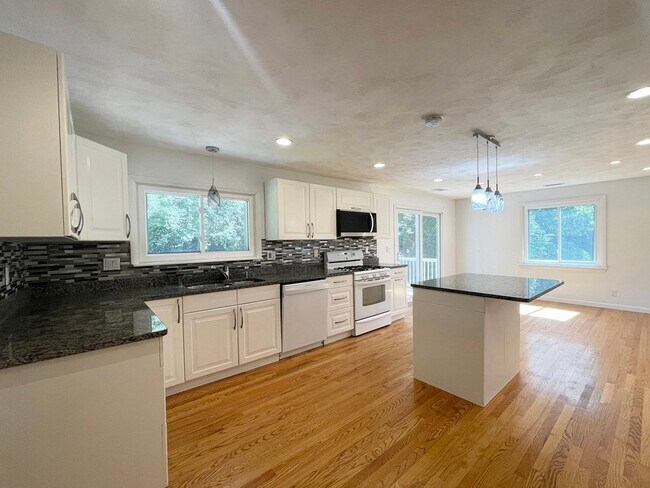 Foto del edificio - 744 Dedham St