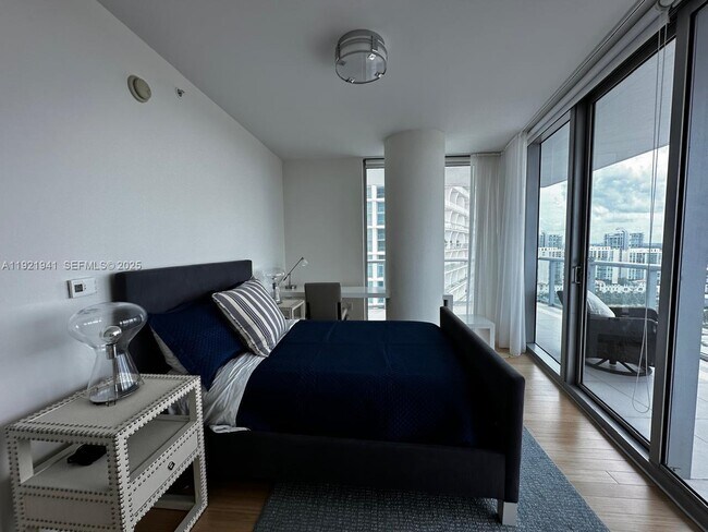 Foto del edificio - 17001 Collins Ave