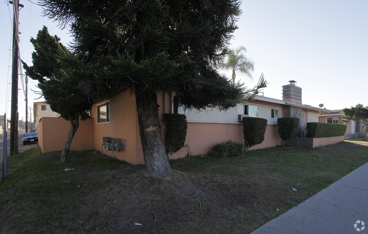 Building Photo - 218 S Knott Ave