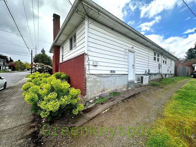 Foto del edificio - Clean and Move-In Ready!