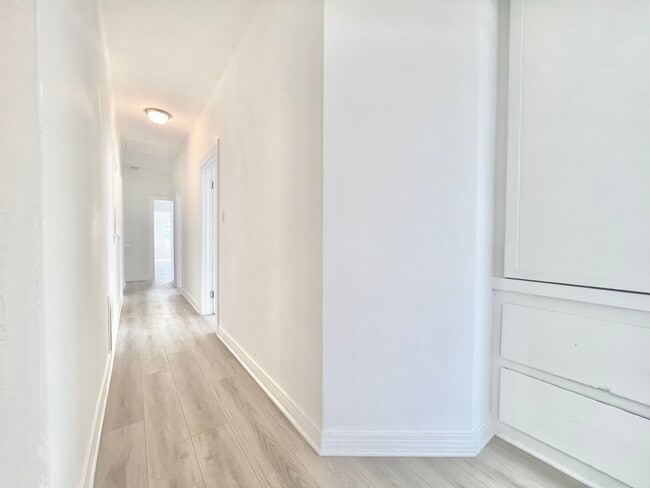 Building Photo - 707 W 48th St