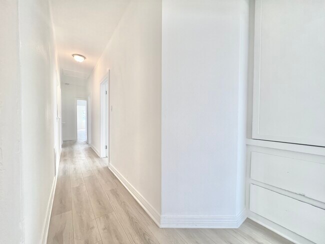 Foto del edificio - 707 W 48th St