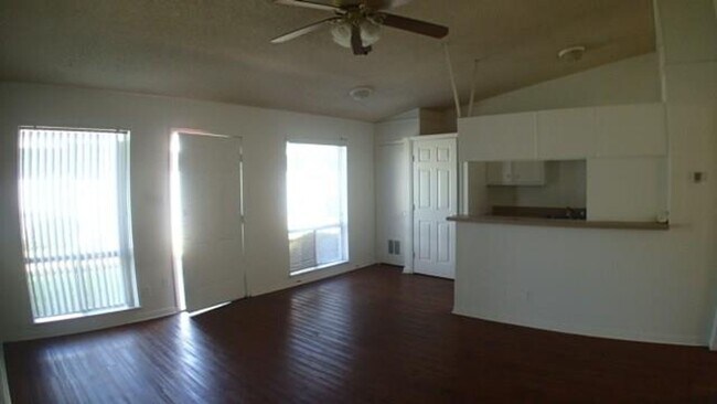 Foto del edificio - 608 W 51st St