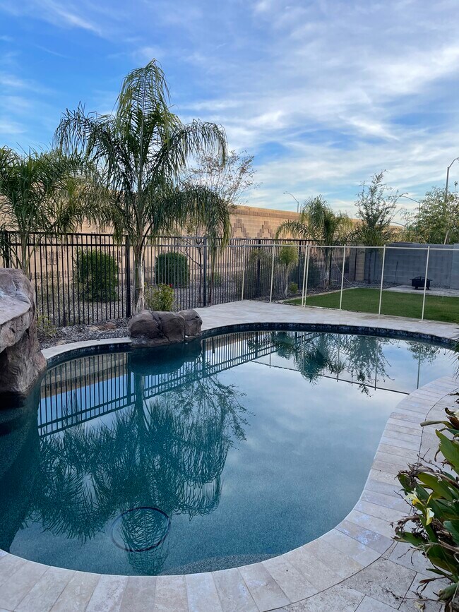 Building Photo - 2741 S Gordon