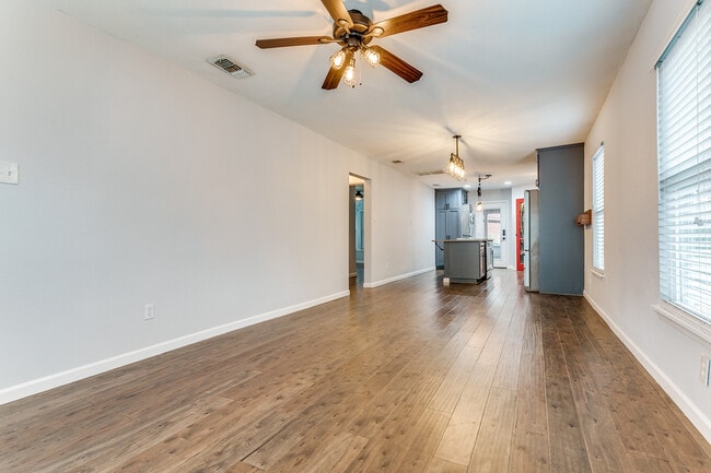 Photo - 326 Simon St House