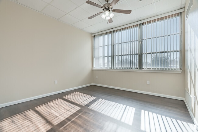 1BR, 1BA - 700SF -Bedroom - Alamo School Lofts