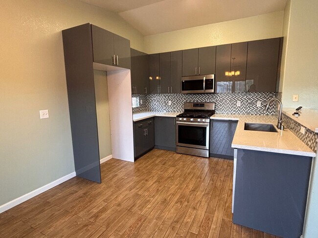 Building Photo - 830 Randell Dr