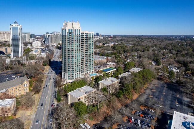 Foto aérea - 2769 Peachtree Rd NE