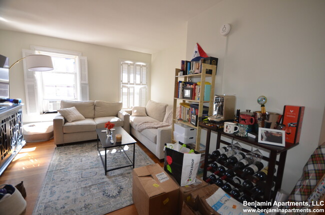 Building Photo - 517 Beacon St
