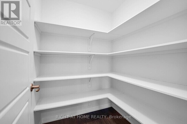 Building Photo - 57 Stitch Mews