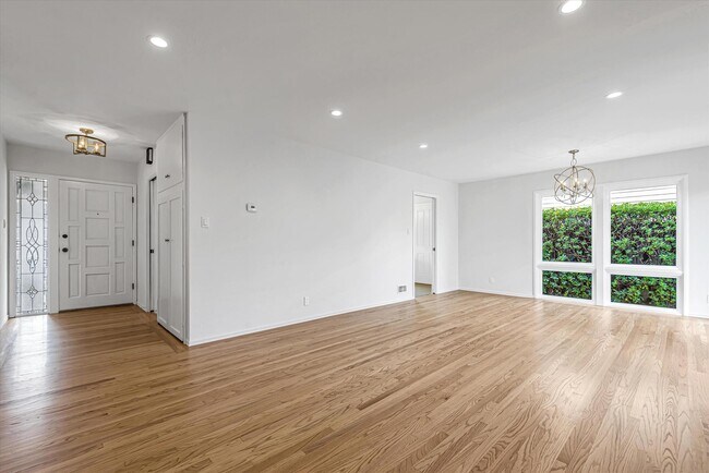 Building Photo - 1219 Ladera Way