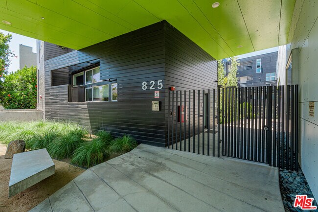 Foto del edificio - 825 Kings Rd