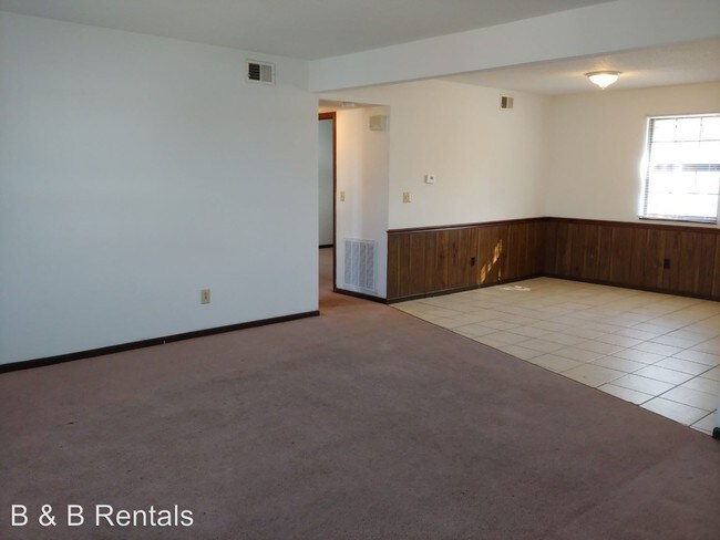 Building Photo - 3001 Themis St