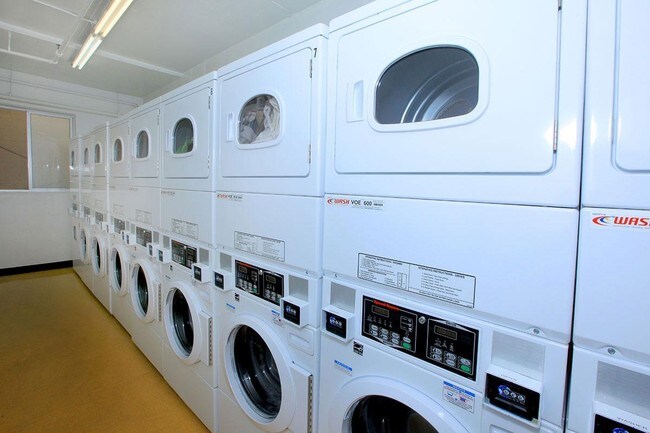 Del Rio Apartments Rentals Los Angeles, CA