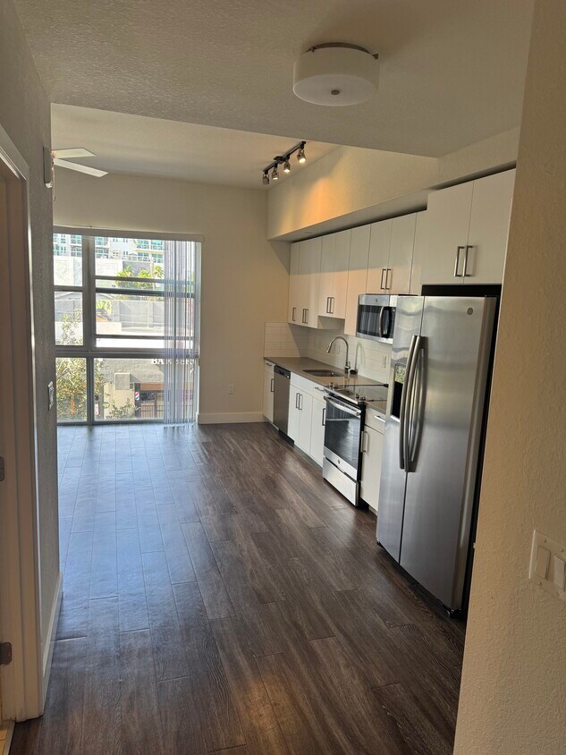 Foto principal - 430 NE 31st St