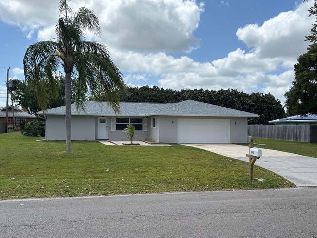 Building Photo - Updated 3 bedroom 2 Bathroom home in Beau ...
