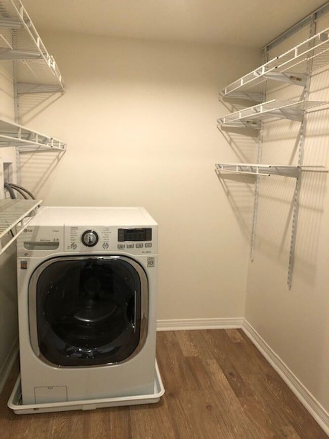 Photo - Los Caballeros #006 Apartment