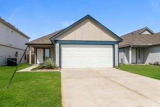 Building Photo - 2432 Carp Dr