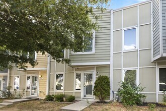 Building Photo - 3553 6th St