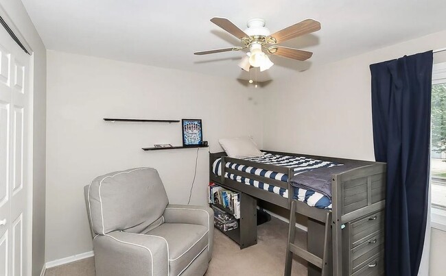 Building Photo - 826 S Salem Dr