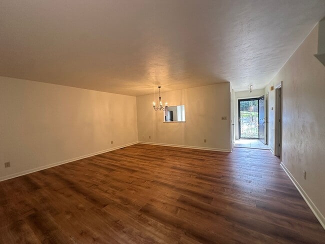 Building Photo - SW County Townhome