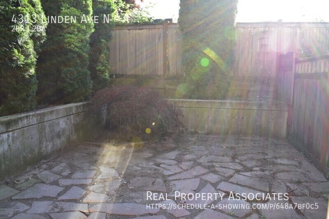 Building Photo - Fremont Townhome with Rooftop Deck and Bac...