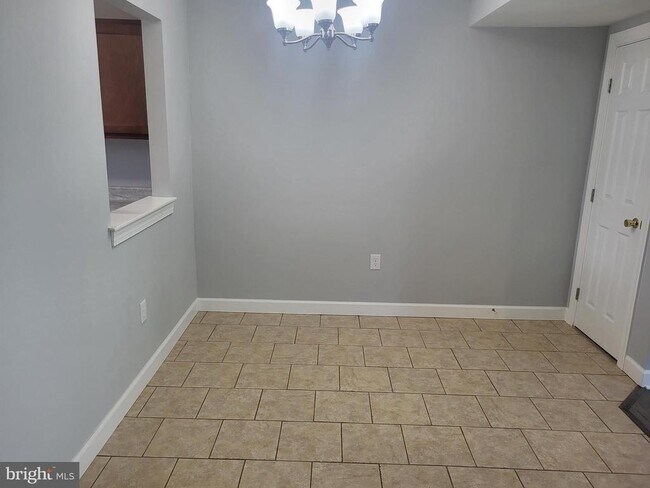 Building Photo - 36 Stephanie Dr