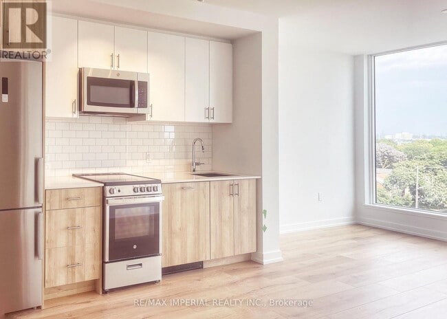 Building Photo - 1195 The Queensway