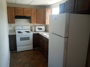 Building Photo - 390 S Wagon Wheel Dr