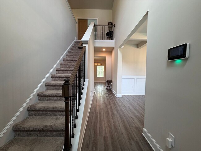 Building Photo - Spacious 4/2.5 House in Rydal- $3,395