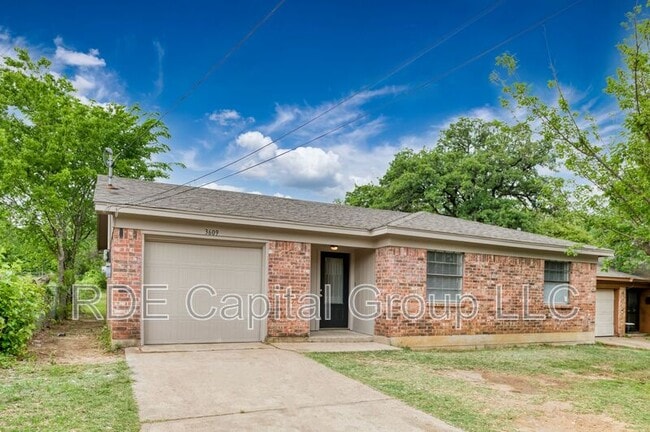 Building Photo - 3609 Martin St