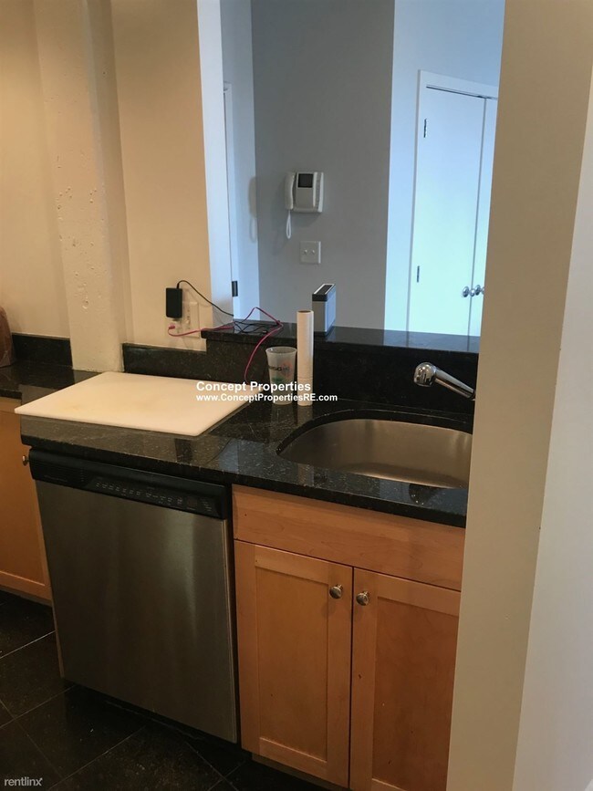 Building Photo - 1 br, 1 bath  - 490 Harrison Ave Apt 402M