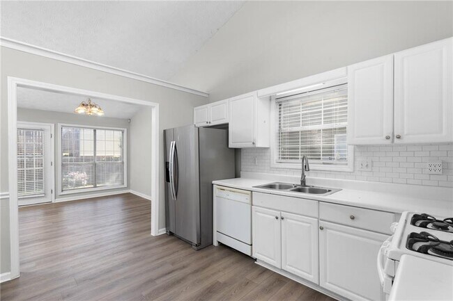 Foto del edificio - 2110 Racquet Club Cir NW